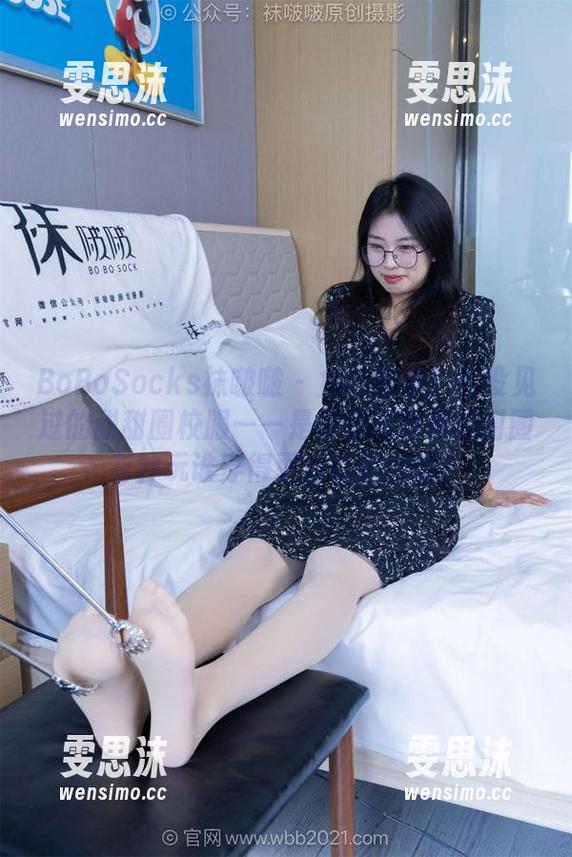 BoBoSocks袜啵啵-甜甜圈 BoBoSocks袜啵啵 - 免费图集!你没见过的甜甜圈校服——是不是校服和甜甜圈有种玩谁穿得更好的默契呢?