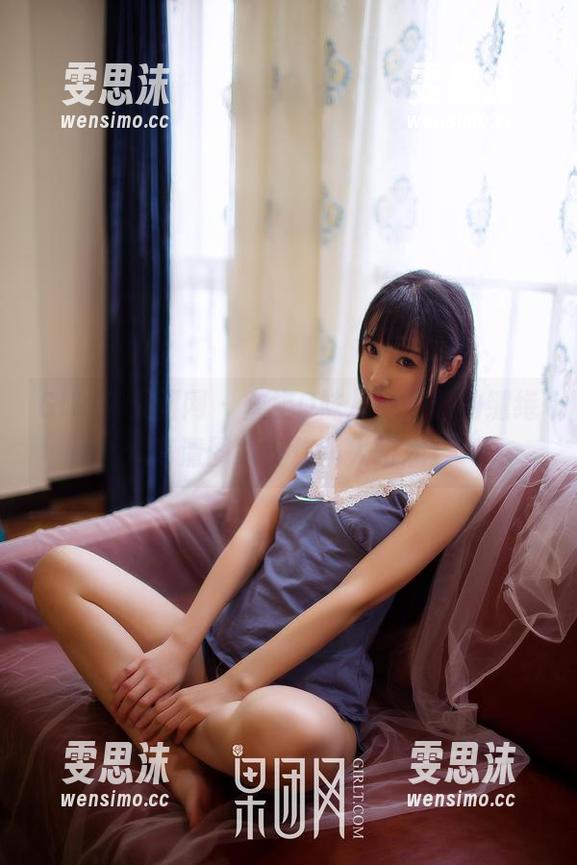 GIRLT果团网 - 蜜桃Q妹儿与圣诞的缱绻：高清图集让你陷入幻想！
