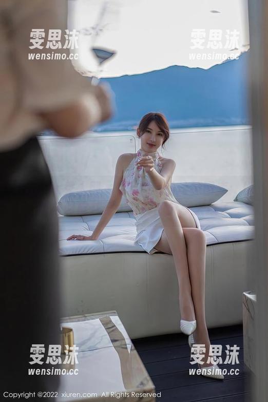 Xiuren秀人网 - 徐cake的丝袜图库：优雅与调皮共舞，这样的分享太撩了