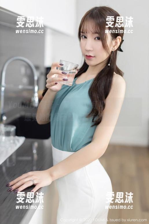 YouMi尤蜜荟 - 是小逗逗红裙套图更新，感觉她的裙子能把烦恼都甩掉！