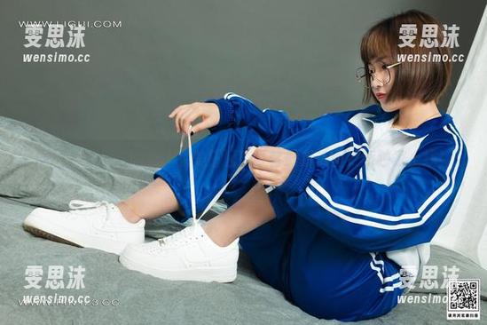 丽柜-可馨 丽柜 - 短裙与阳光,完美搭配!可馨最新美图更新独家上线!