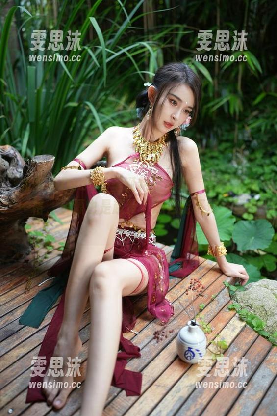 余多多Dudu的圣诞特辑写真，作品别具一格，资源也是超赞，怎么能不赞一赞呢？