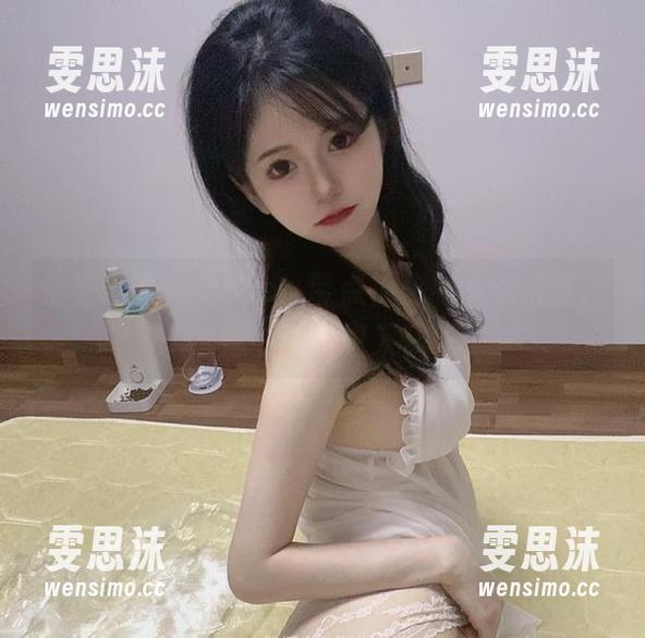 倦倦喵 倦倦喵的巫女cos,带点神秘,带点倦意,恍惚中让我想入非非