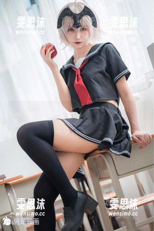 福利图片飙升，兔玩映画的制服配白丝，简直完美！