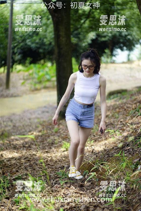 初夏女神 - 双双的泳装全套图，感觉轻轻一跃就能飞向海边的浪潮！
