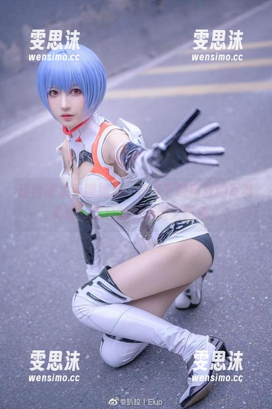 南宫 理智被水手服掳走,快来下载南宫的写真资源,夏日的清凉随之而来。