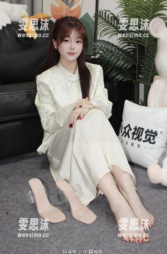 小众视觉 - 嘤嘤与她的红裙：原图里的每一个角落都在诉说什么？