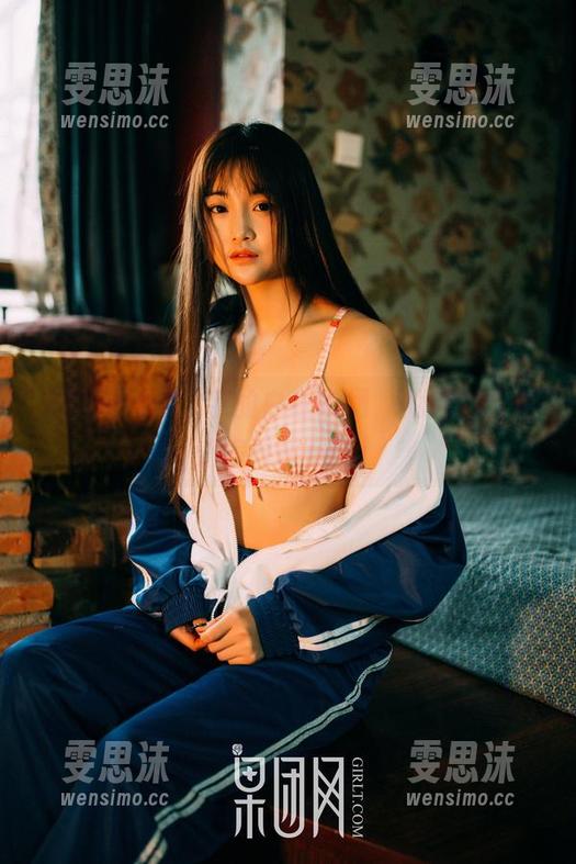 果团网 - 龚玥菲的白丝瞬间，免费的合集让你眼前一亮！