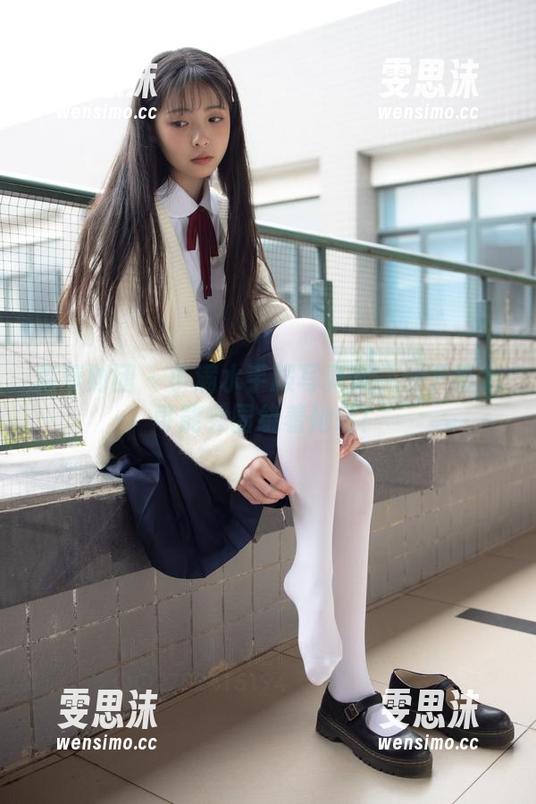 森萝财团-小满 森萝财团 - 小满水手服写真集——下载后可能会围绕着她转!