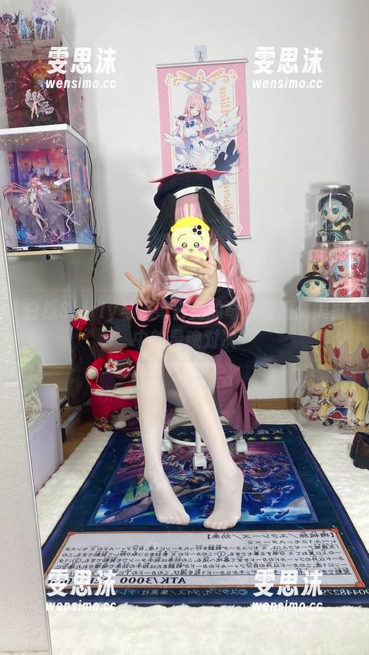 白栎Shirly 白栎Shirly与恶毒白兔的奇妙碰撞:美图中的灵魂对决