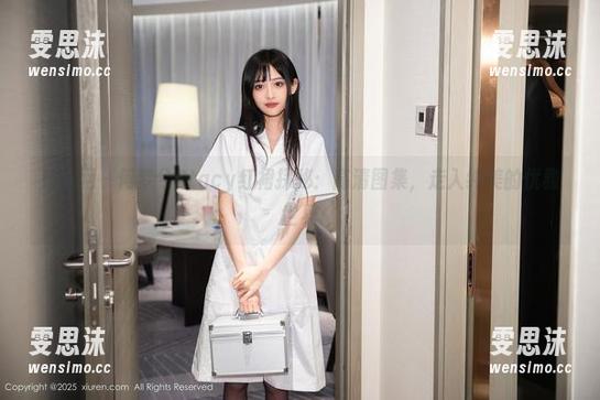 秀人网 - 何梦兮Stacy红裙探秘：高清图集，走入纯美的优雅世界