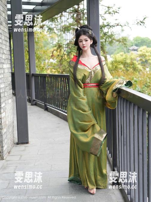 秀人网 - 天台日落，叶籽亿的写真集分享瞬间