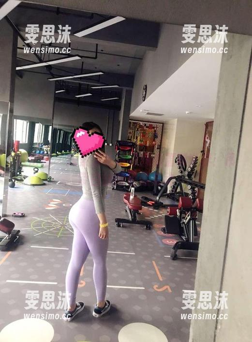 紫色哒豚豚 微密圈 - 探索紫色哒豚豚的福利世界:吊带白丝的轻盈舞动