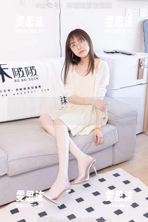 袜啵啵 - 是的，稚予就是那个兔女郎，私拍里全是梦幻和叛逆的气息