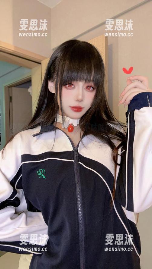 校服下的秘密：阿九从不咕咕(九言)写真集带给你的青春共享