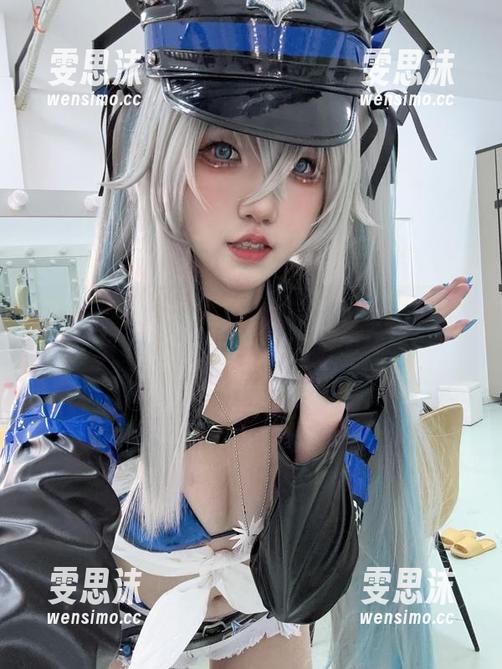 阿薰kaOri 黑丝OL阿薰kaOri:一天的忙碌后,给自己来点美图奖励吧,下载抢购进行中!