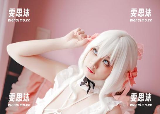 阿雪雪在线与我分享：明日方舟泥岩作品的每个细节都让人心醉。