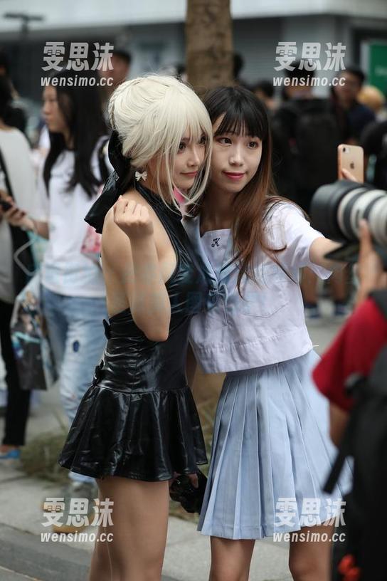 魔镜街拍 - 把寒风变成暖流的婷婷：肉丝圣诞美人图包出炉！
