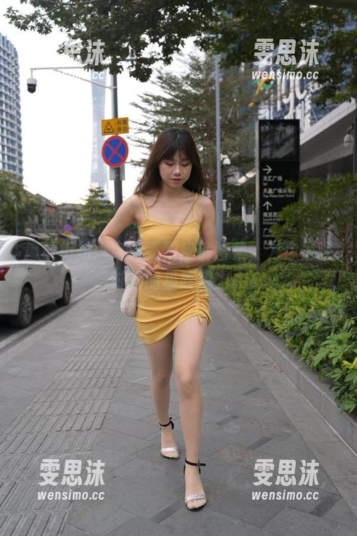 魔镜街拍：高清高跟皮裤图集，为你呈现时尚的极致魅力。